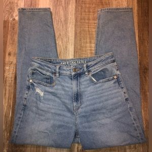 American Eagle high waisted Mom Jeans